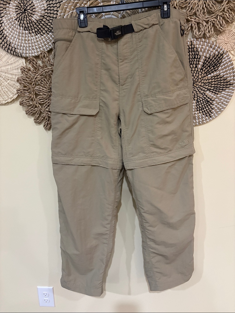 Men's North Face hiking pants tan. Convertible. Large short 29” inseam
